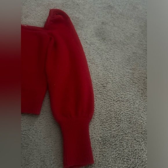 H&M Red Knit Sweater with Balloon Sleeves – Soft & Cozy - Picture 7 of 7